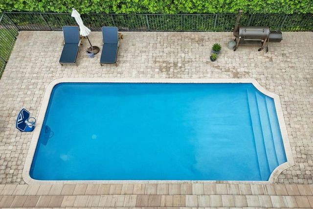 2413 NW 40th Circle, Boca Raton, FL 33431