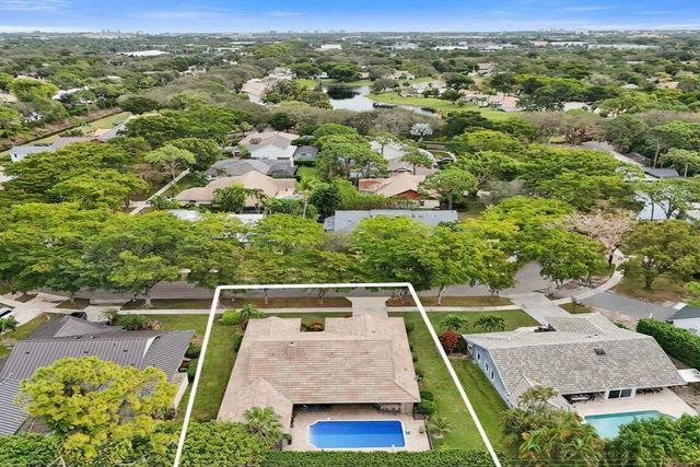 2413 NW 40th Circle, Boca Raton, FL 33431