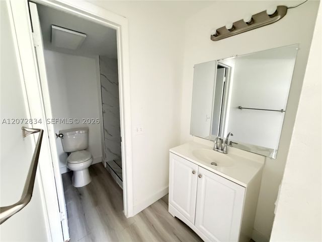 5090 SW 64th Ave 305, Davie, FL 33314