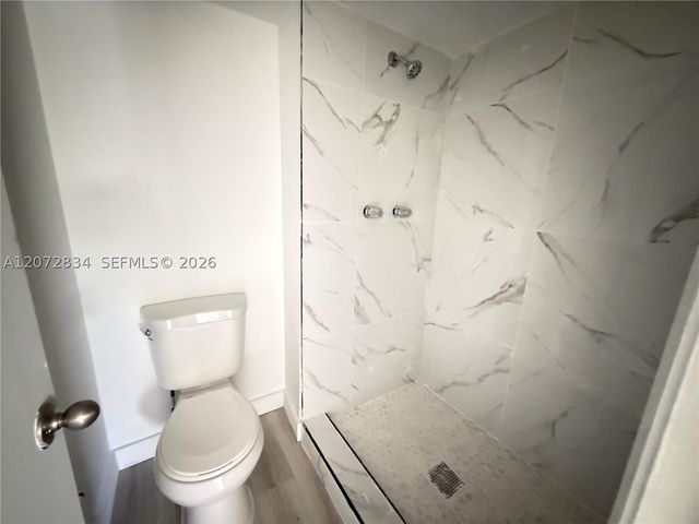 5090 SW 64th Ave 305, Davie, FL 33314