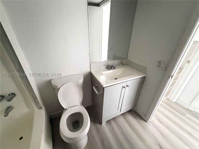 5090 SW 64th Ave 305, Davie, FL 33314