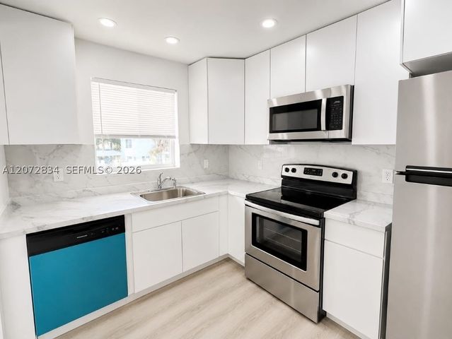 5090 SW 64th Ave 305, Davie, FL 33314