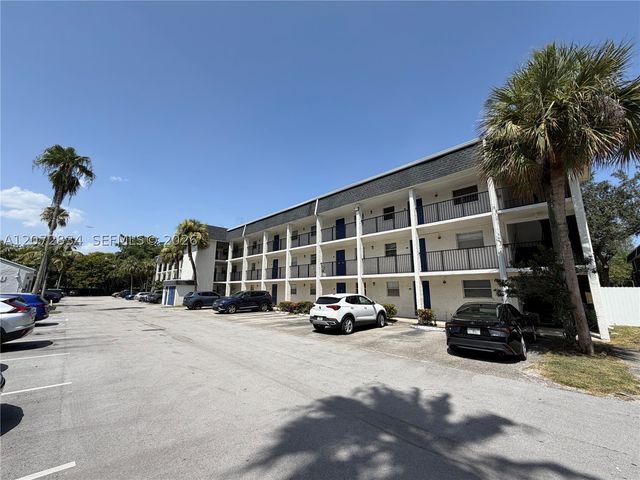 5090 SW 64th Ave 305, Davie, FL 33314