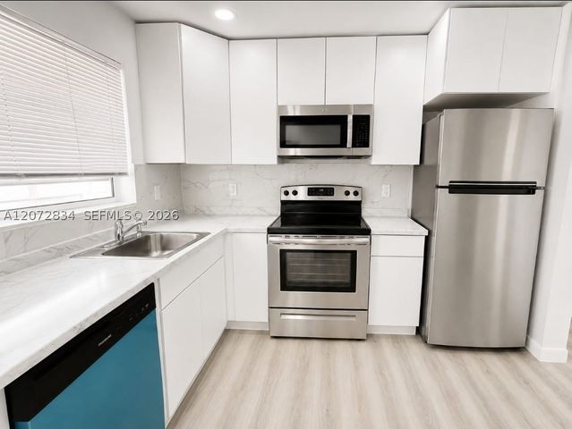 5090 SW 64th Ave 305, Davie, FL 33314