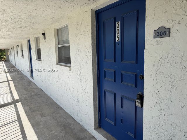 5090 SW 64th Ave 305, Davie, FL 33314