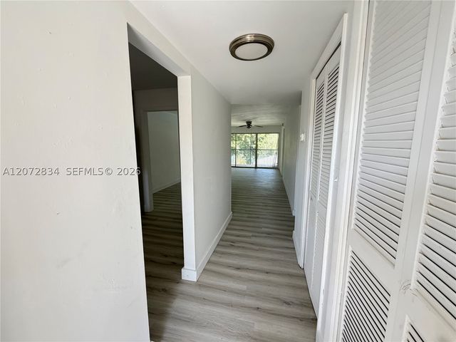 5090 SW 64th Ave 305, Davie, FL 33314