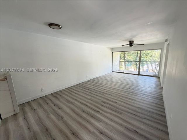 5090 SW 64th Ave 305, Davie, FL 33314