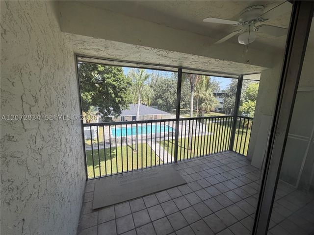 5090 SW 64th Ave 305, Davie, FL 33314