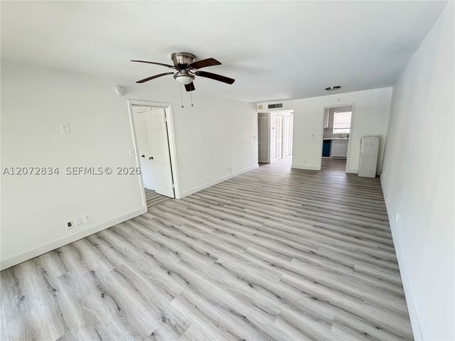 5090 SW 64th Ave 305, Davie, FL 33314