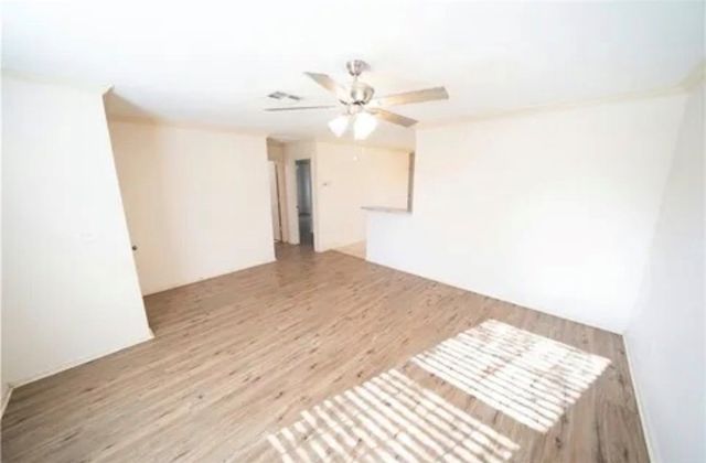 7910 Labrador Dr, Corpus Christi, TX 78414