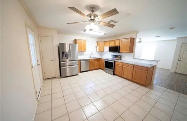 7910 Labrador Dr, Corpus Christi, TX 78414
