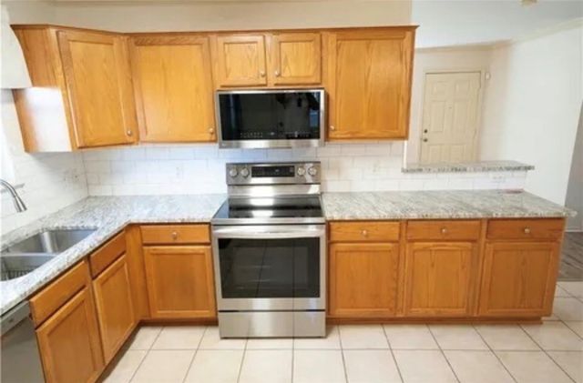 7910 Labrador Dr, Corpus Christi, TX 78414