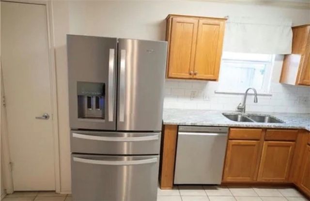 7910 Labrador Dr, Corpus Christi, TX 78414