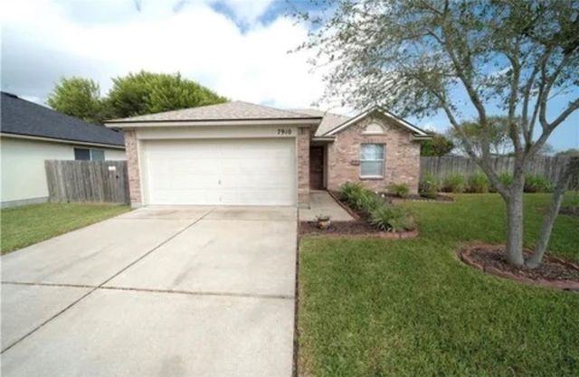 7910 Labrador Dr, Corpus Christi, TX 78414