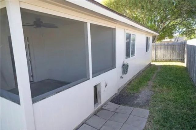 7910 Labrador Dr, Corpus Christi, TX 78414