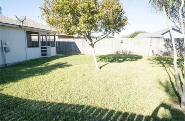 7910 Labrador Dr, Corpus Christi, TX 78414
