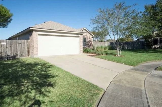 7910 Labrador Dr, Corpus Christi, TX 78414