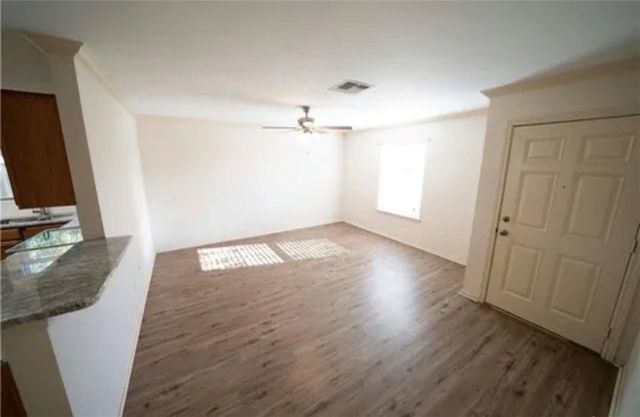 7910 Labrador Dr, Corpus Christi, TX 78414