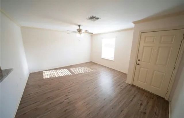 7910 Labrador Dr, Corpus Christi, TX 78414