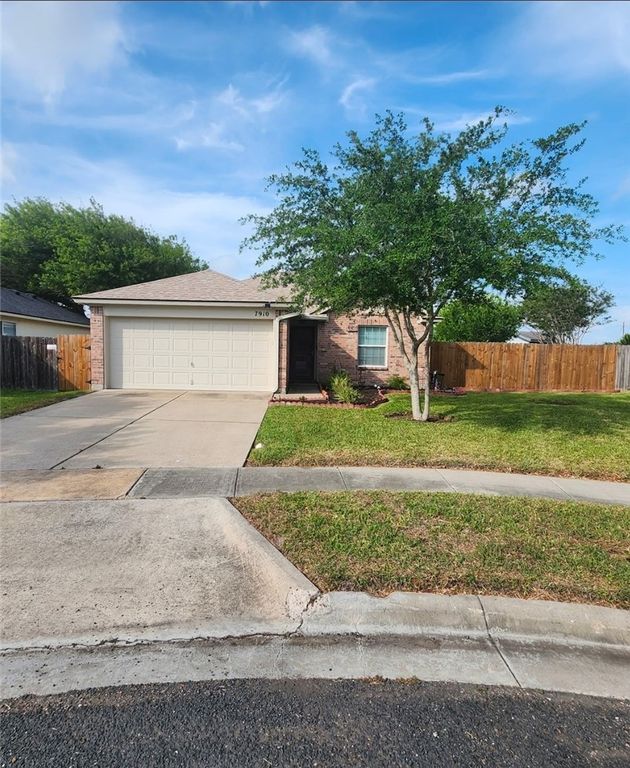 7910 Labrador Dr, Corpus Christi, TX 78414