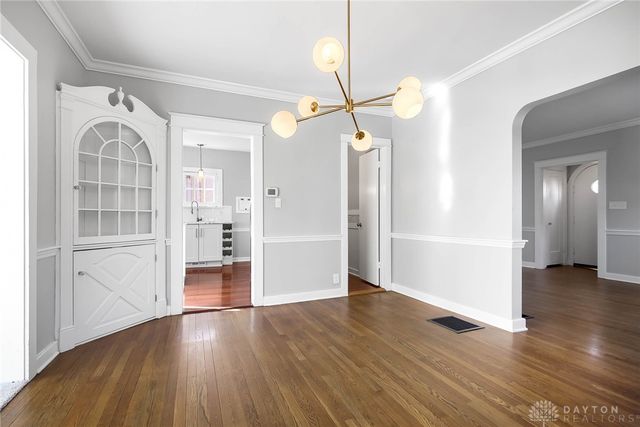 320 Claranna Avenue, Oakwood, OH 45419