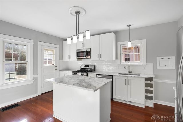 320 Claranna Avenue, Oakwood, OH 45419