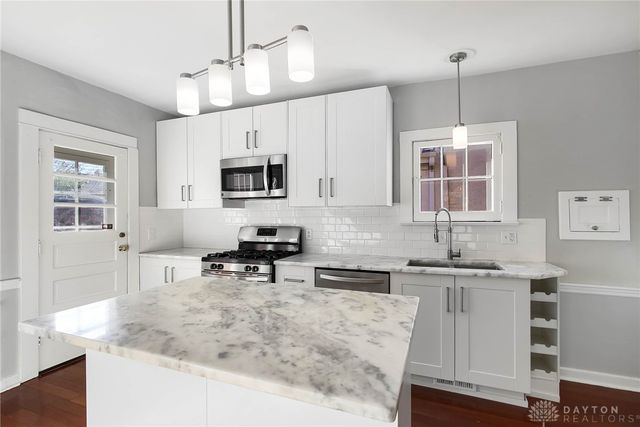 320 Claranna Avenue, Oakwood, OH 45419