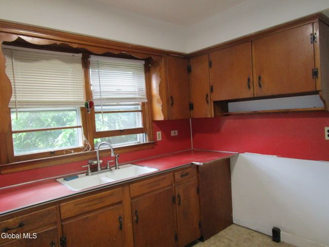 16 Knickerbocker Road, Scotia, NY 12302