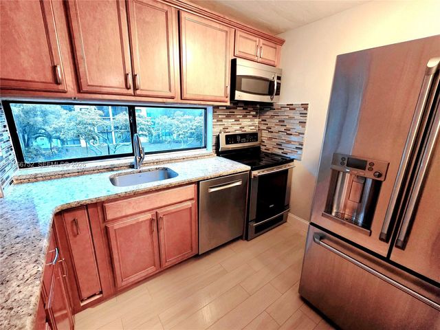 17021 N Bay Rd 324, Sunny Isles Beach, FL 33160