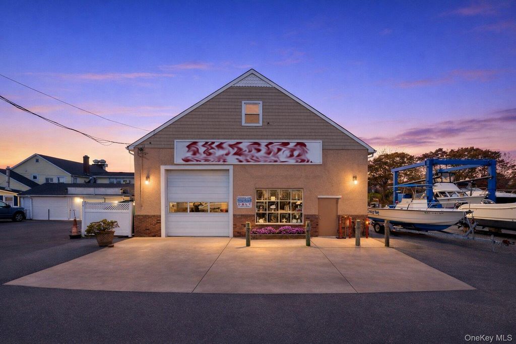 24 Cottage Avenue, Bay Shore, NY 11706 — photo 2