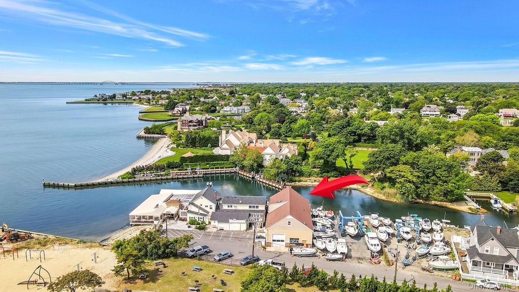 24 Cottage Avenue, Bay Shore, NY 11706 — photo 3