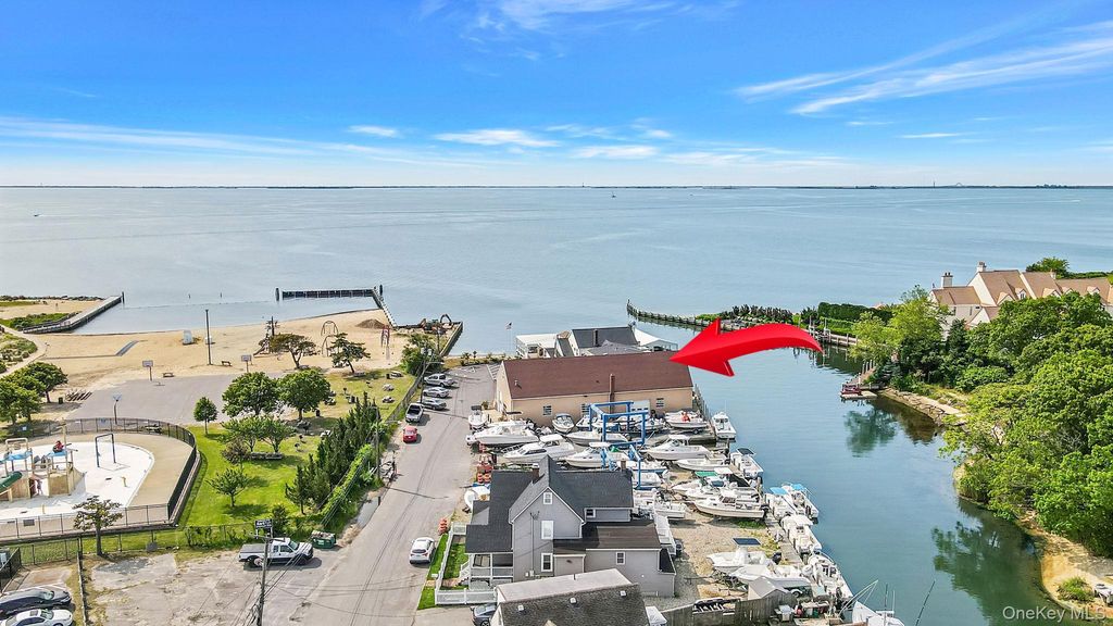 24 Cottage Avenue, Bay Shore, NY 11706 — photo 4