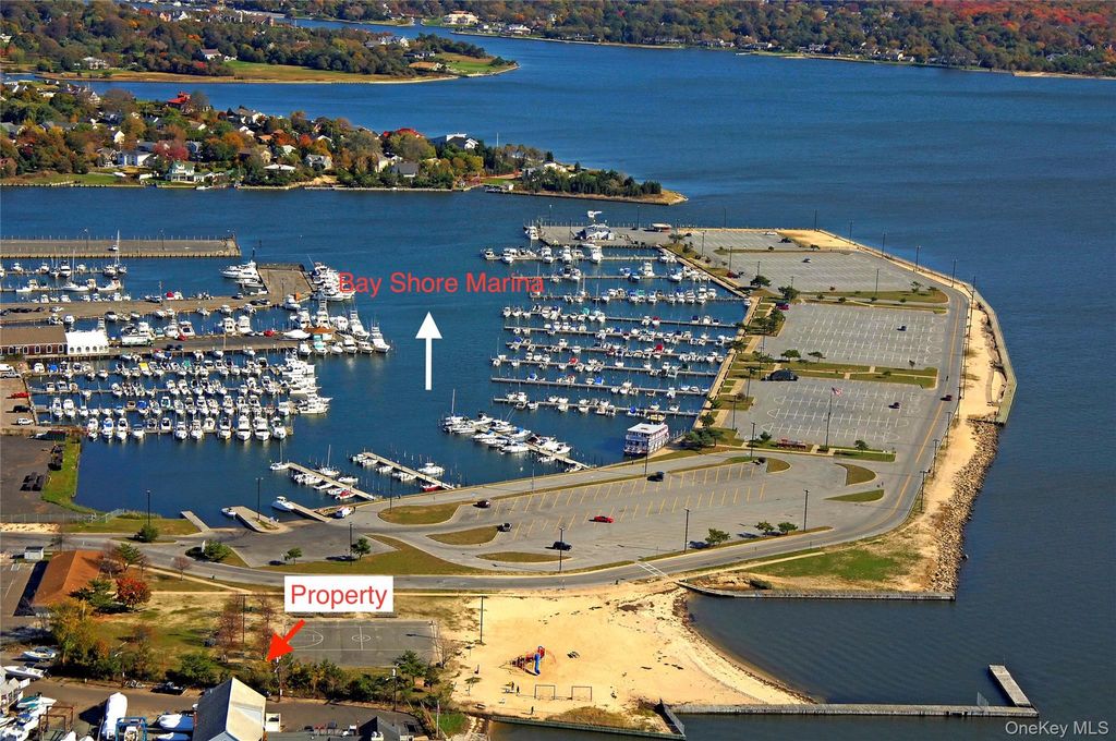 24 Cottage Avenue, Bay Shore, NY 11706 — photo 5