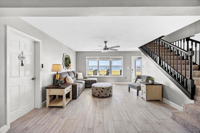 156 shoreline Drive, Mary Esther, FL 32569