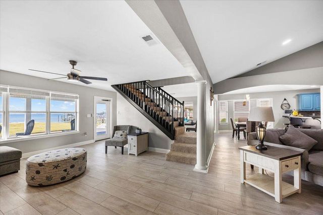 156 shoreline Drive, Mary Esther, FL 32569