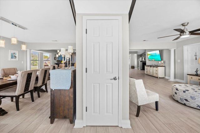 156 shoreline Drive, Mary Esther, FL 32569