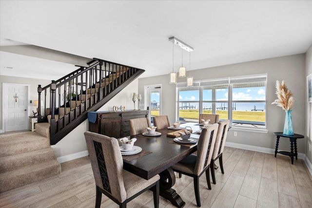 156 shoreline Drive, Mary Esther, FL 32569