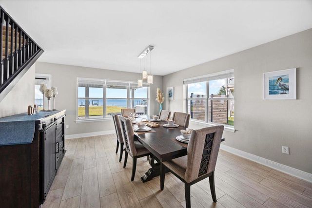 156 shoreline Drive, Mary Esther, FL 32569