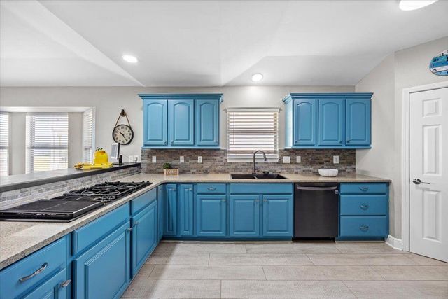 156 shoreline Drive, Mary Esther, FL 32569