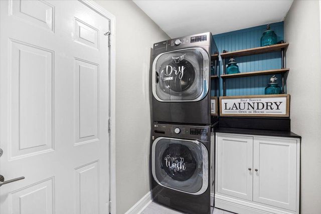 156 shoreline Drive, Mary Esther, FL 32569