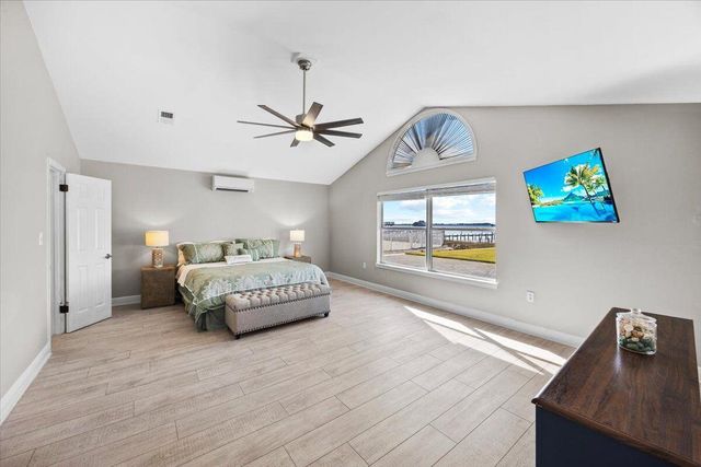 156 shoreline Drive, Mary Esther, FL 32569