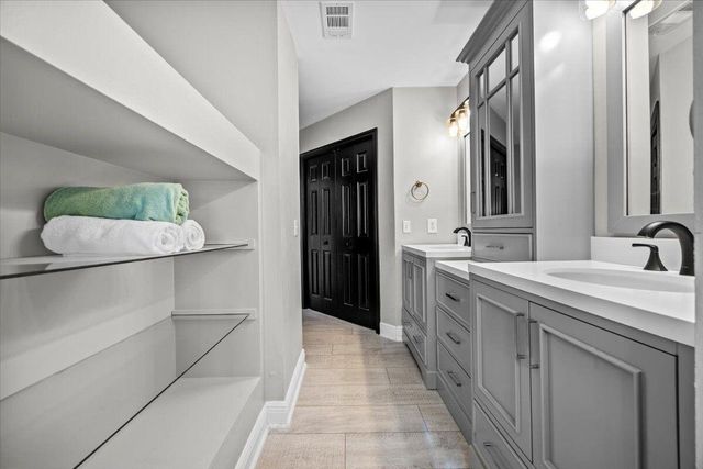 156 shoreline Drive, Mary Esther, FL 32569