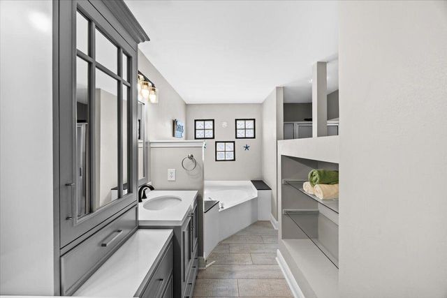 156 shoreline Drive, Mary Esther, FL 32569