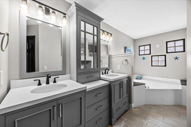 156 shoreline Drive, Mary Esther, FL 32569