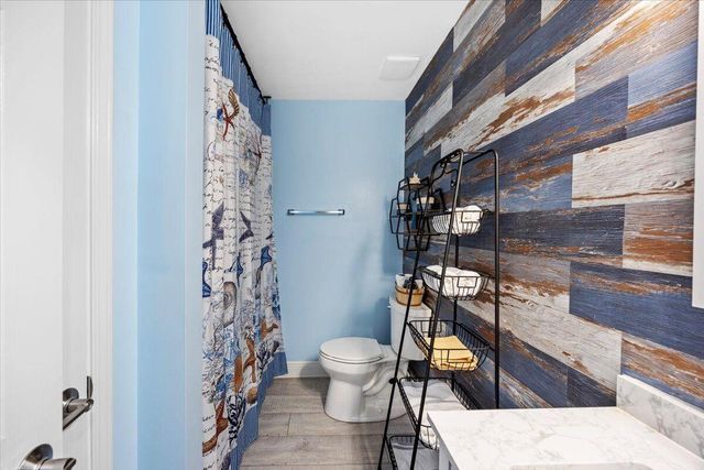 156 shoreline Drive, Mary Esther, FL 32569