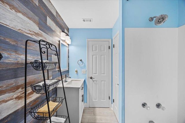 156 shoreline Drive, Mary Esther, FL 32569