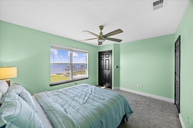 156 shoreline Drive, Mary Esther, FL 32569