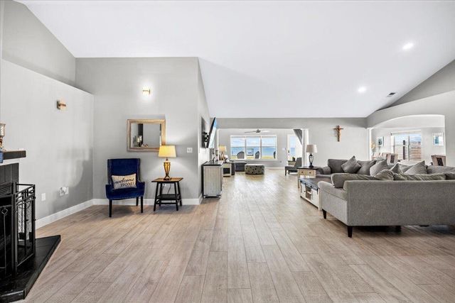 156 shoreline Drive, Mary Esther, FL 32569