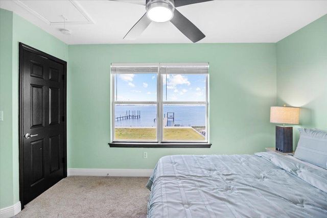 156 shoreline Drive, Mary Esther, FL 32569