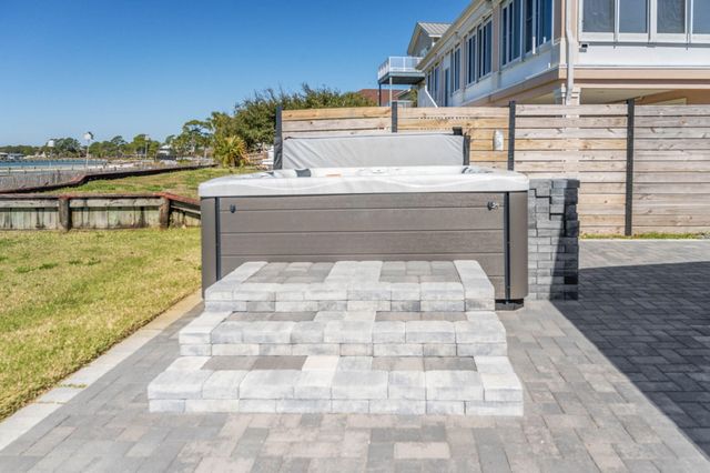 156 shoreline Drive, Mary Esther, FL 32569